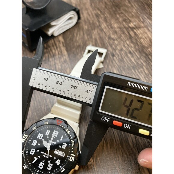 CASIO Men's Watch Black And White  MRW-200HC-7B Hydro Mod - Picture 7 of 7